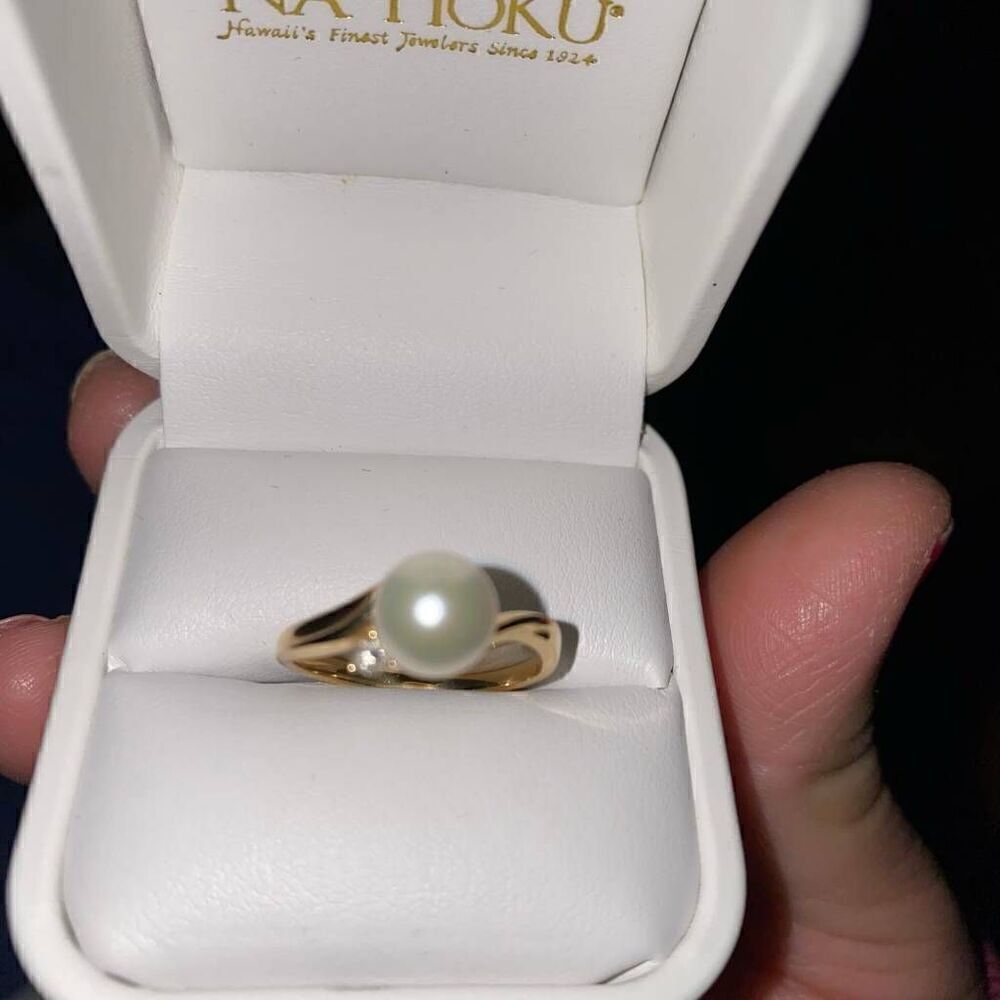 Na Hoku 14K Yellow Gold Maile Ring with a 7-8mm White Akoya Pearl and a 0.02 Car